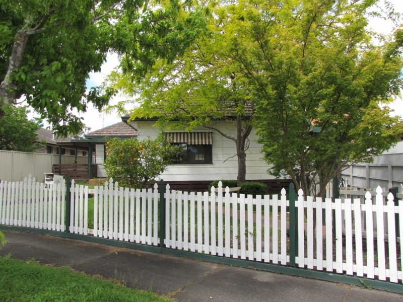 21 Avon Court, Newborough VIC 3825