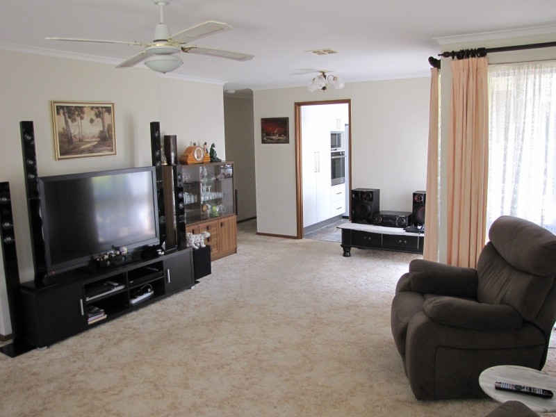 8 Desmond Street, Moe VIC 3825