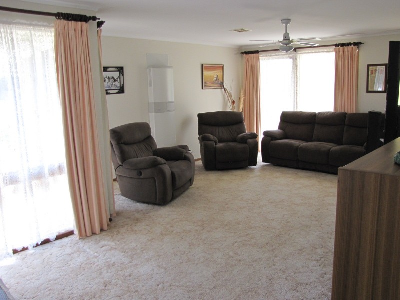 8 Desmond Street, Moe VIC 3825
