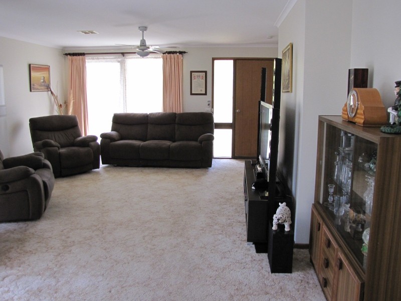 8 Desmond Street, Moe VIC 3825