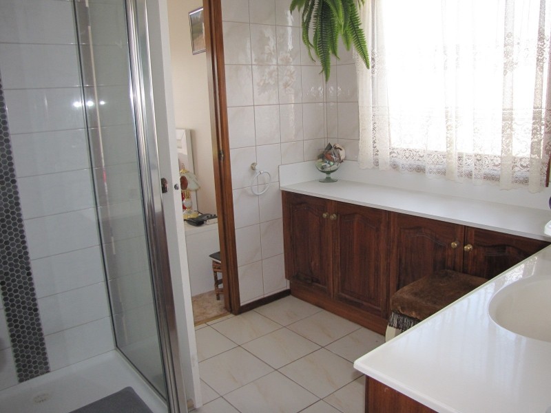 8 Desmond Street, Moe VIC 3825