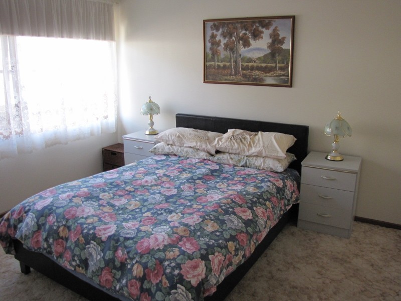 8 Desmond Street, Moe VIC 3825