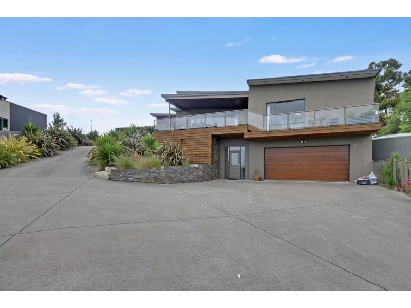 33 Comans Way, Moe VIC 3825