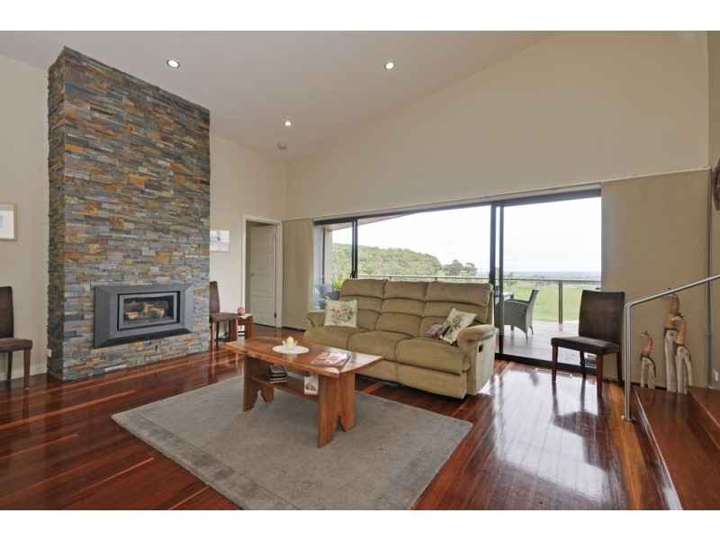 33 Comans Way, Moe VIC 3825