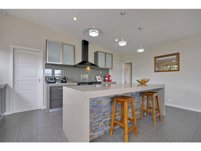 33 Comans Way, Moe VIC 3825