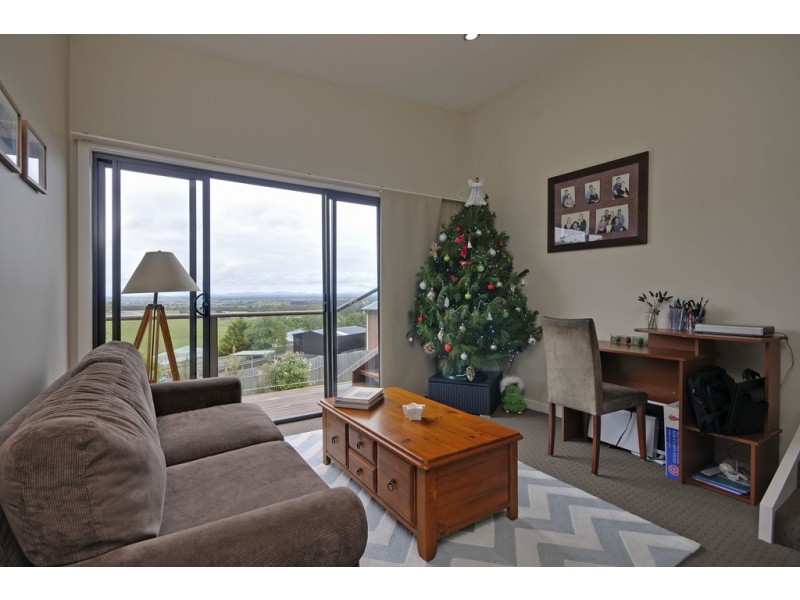 33 Comans Way, Moe VIC 3825