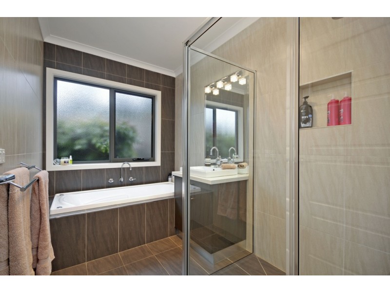 33 Comans Way, Moe VIC 3825