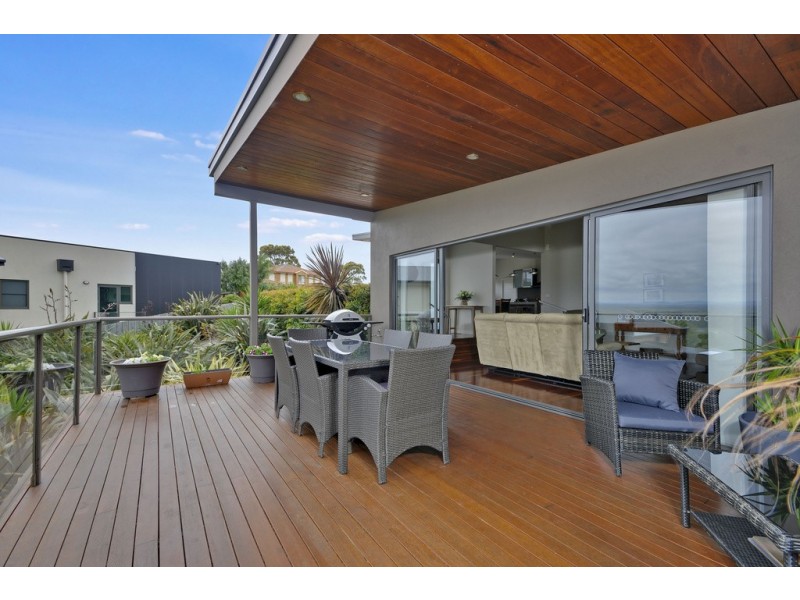 33 Comans Way, Moe VIC 3825