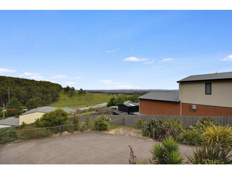 33 Comans Way, Moe VIC 3825