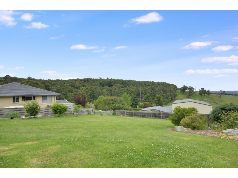 33 Comans Way, Moe VIC 3825