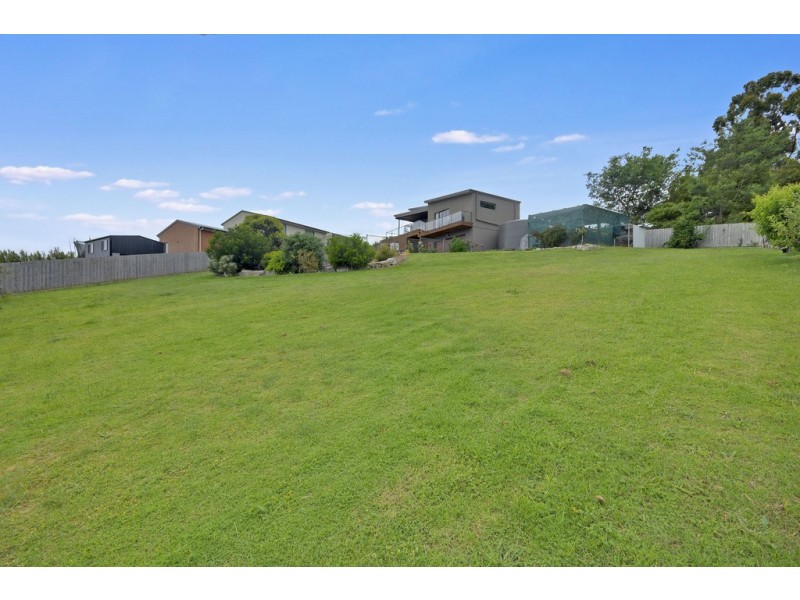 33 Comans Way, Moe VIC 3825