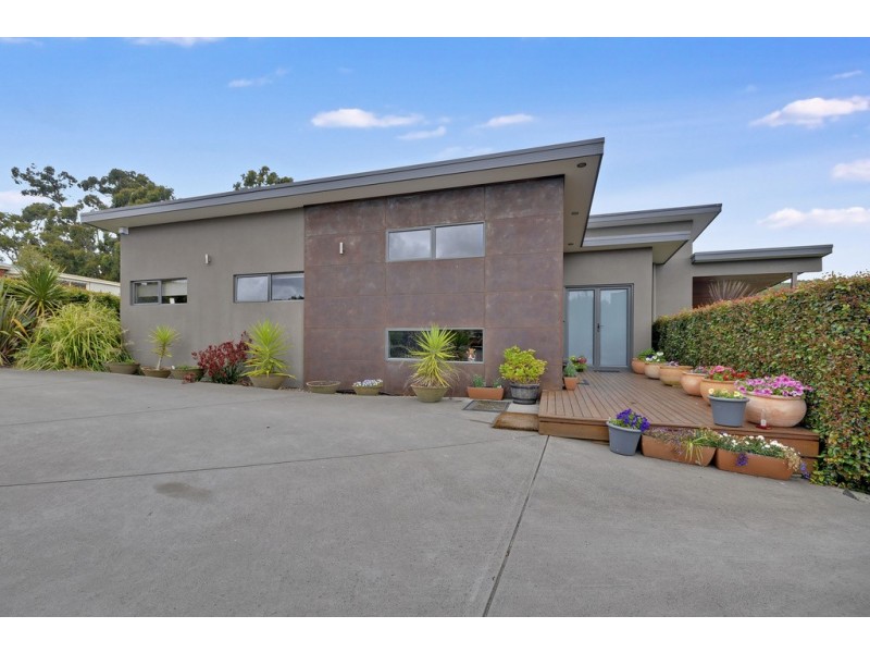 33 Comans Way, Moe VIC 3825