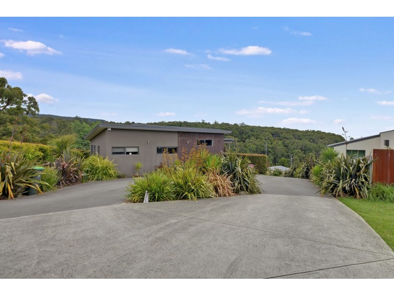 33 Comans Way, Moe VIC 3825