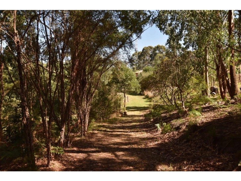 15 Yasmin Drive, Hernes Oak VIC 3825