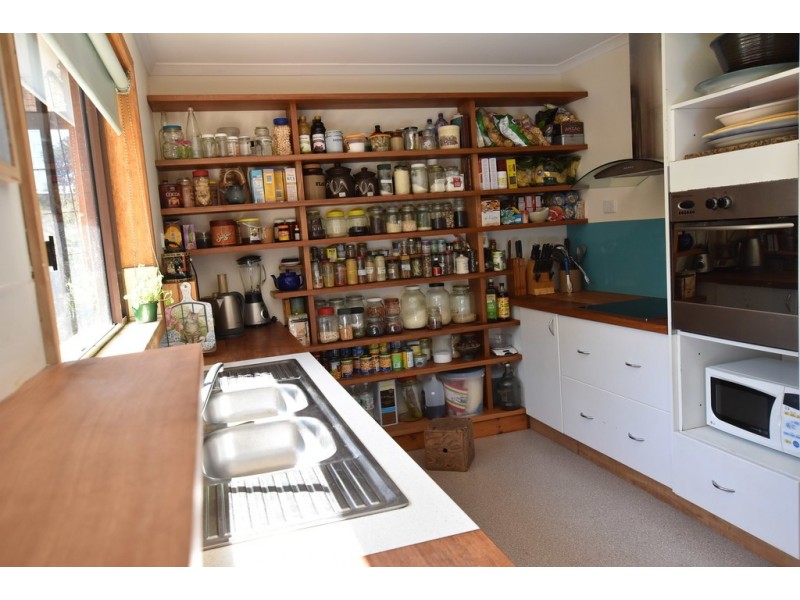 15 Yasmin Drive, Hernes Oak VIC 3825