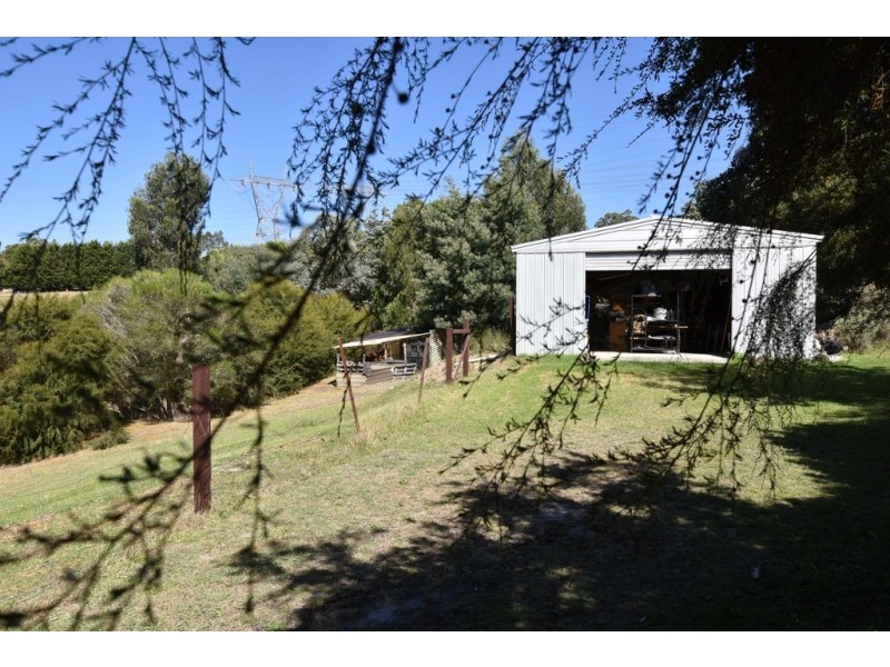 15 Yasmin Drive, Hernes Oak VIC 3825