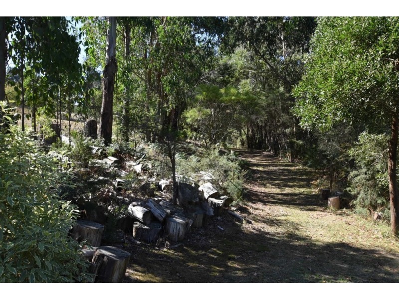 15 Yasmin Drive, Hernes Oak VIC 3825