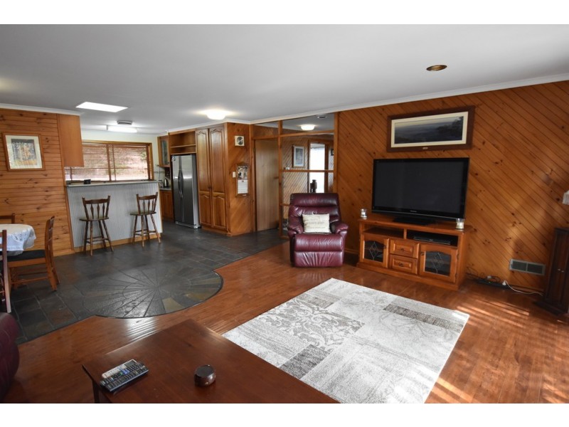 90 Chamberlain Road, Newborough VIC 3825