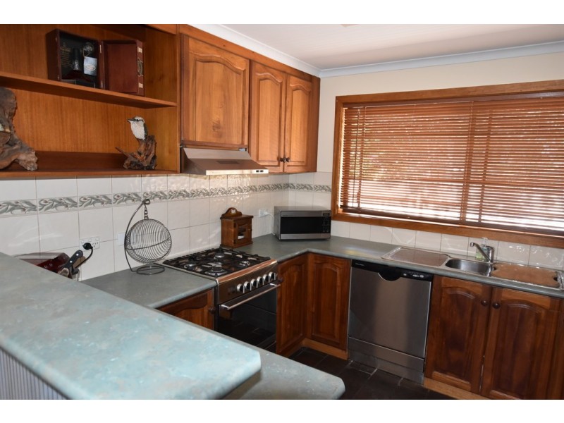 90 Chamberlain Road, Newborough VIC 3825