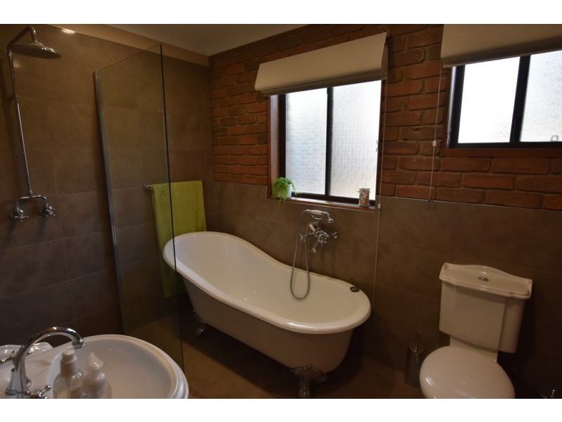 90 Chamberlain Road, Newborough VIC 3825