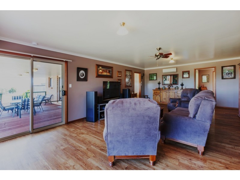 881 Moe Rawson Road, Tanjil South VIC 3825