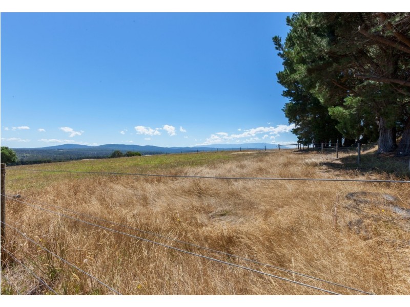 881 Moe Rawson Road, Tanjil South VIC 3825