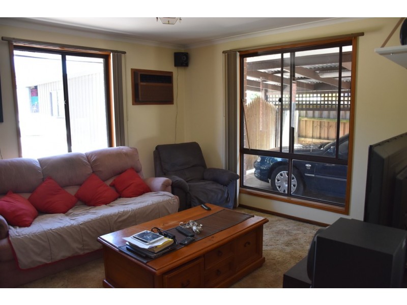 42 Dinwoodie Drive, Newborough VIC 3825