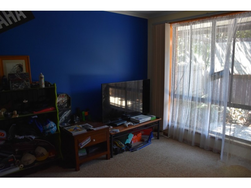 42 Dinwoodie Drive, Newborough VIC 3825