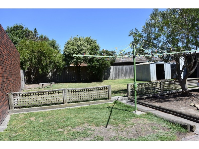 42 Dinwoodie Drive, Newborough VIC 3825