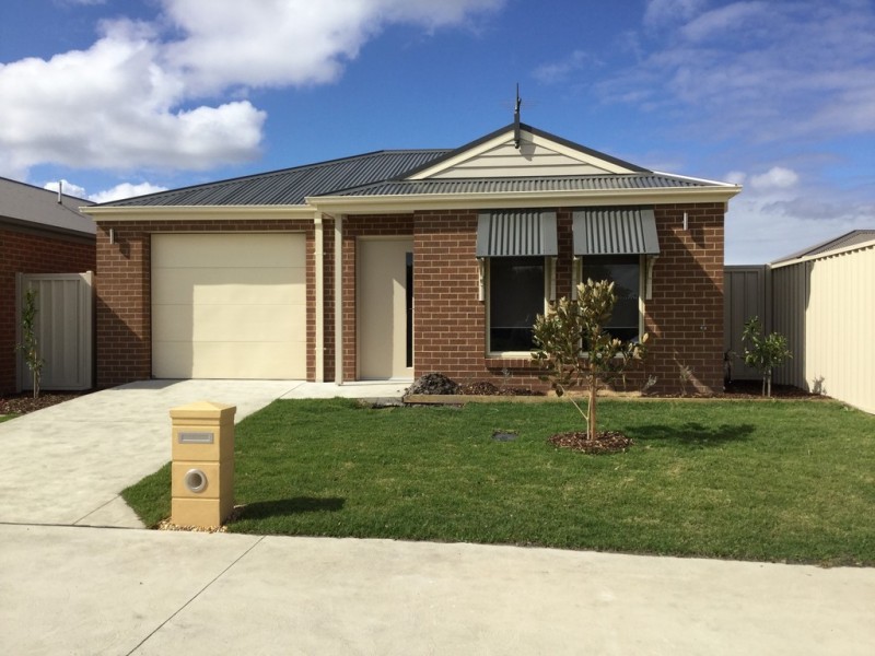 13 St Gwinear View, Moe VIC 3825