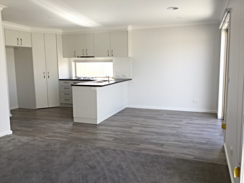 13 St Gwinear View, Moe VIC 3825