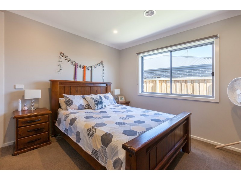 15 Avoca Place, Moe VIC 3825