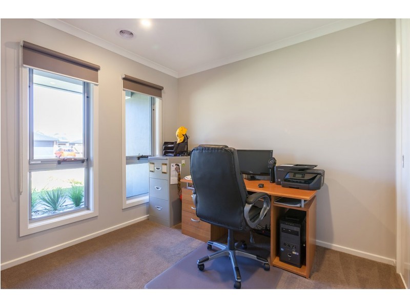 15 Avoca Place, Moe VIC 3825