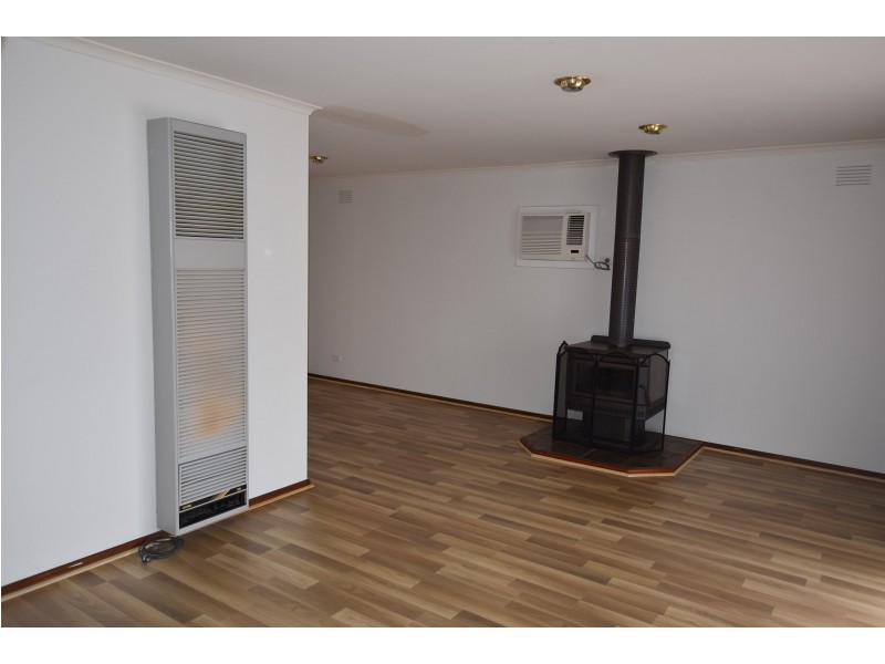 43 Dinwoodie Drive, Newborough VIC 3825