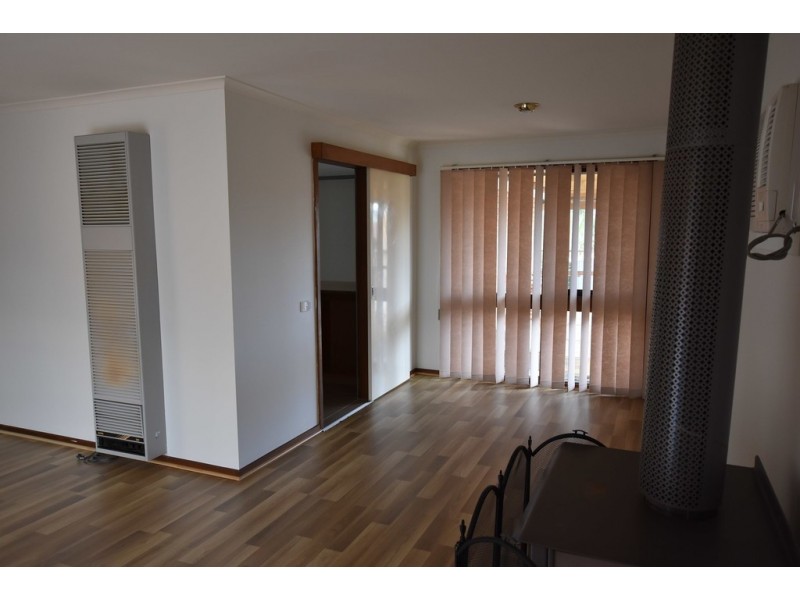 43 Dinwoodie Drive, Newborough VIC 3825