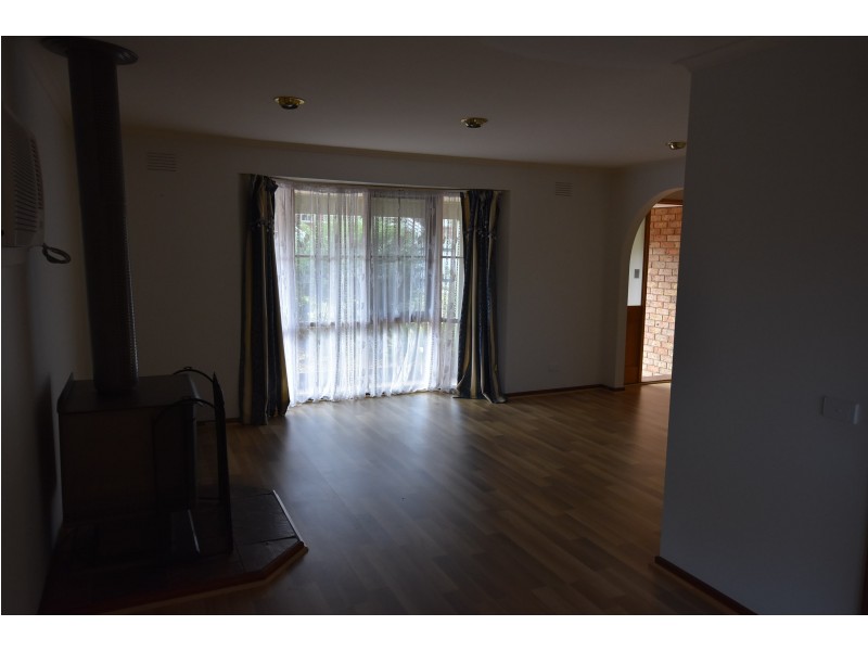 43 Dinwoodie Drive, Newborough VIC 3825