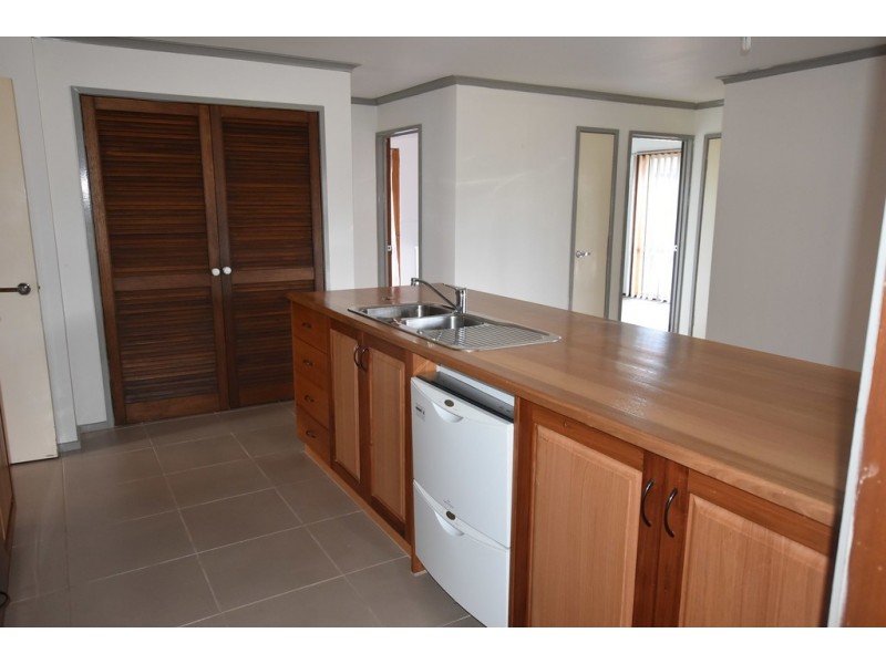 43 Dinwoodie Drive, Newborough VIC 3825