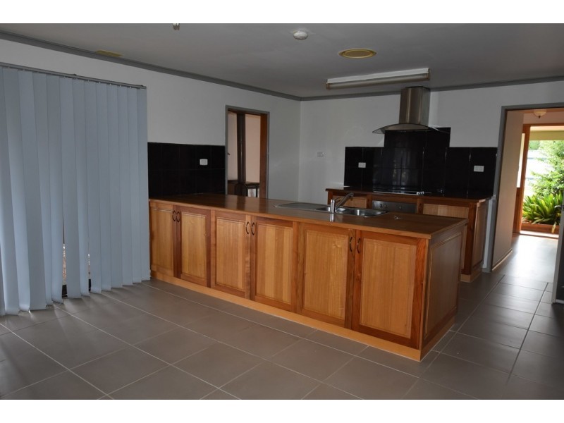 43 Dinwoodie Drive, Newborough VIC 3825