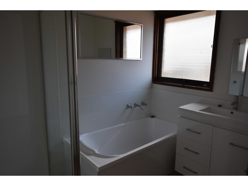 43 Dinwoodie Drive, Newborough VIC 3825