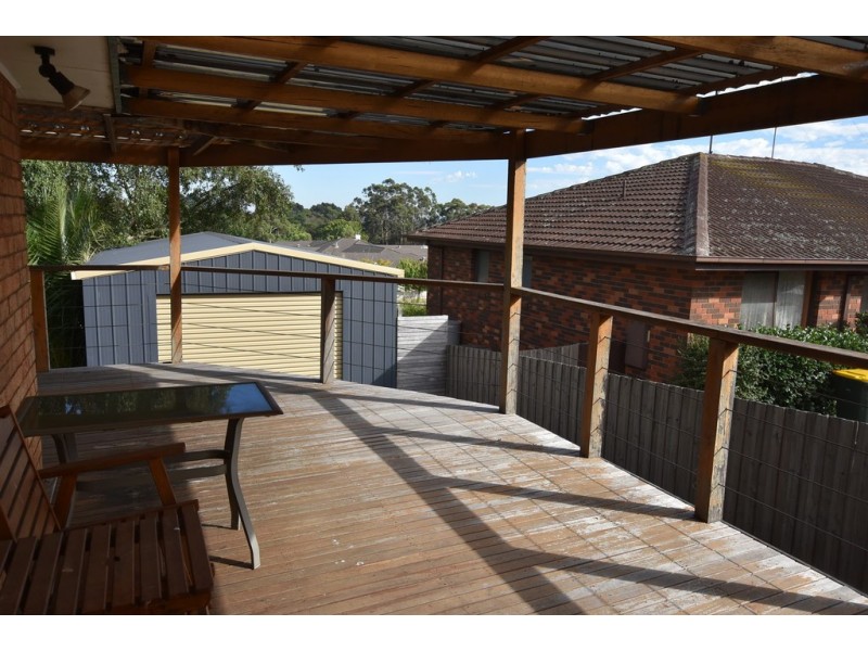 43 Dinwoodie Drive, Newborough VIC 3825