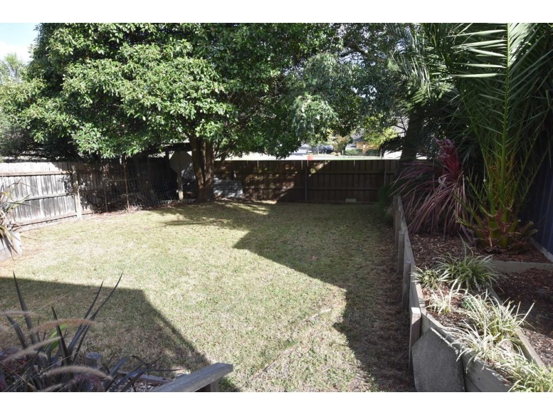 43 Dinwoodie Drive, Newborough VIC 3825