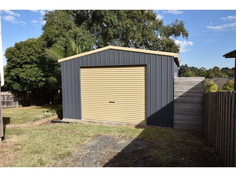 43 Dinwoodie Drive, Newborough VIC 3825