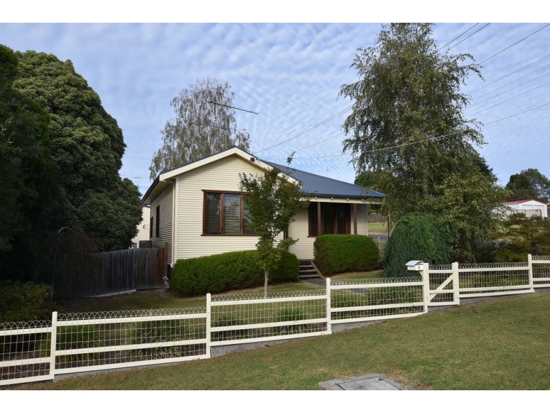 4 Railway Crescent, Moe VIC 3825