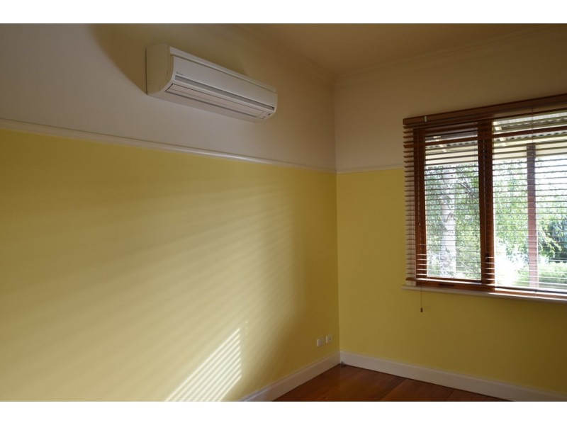 4 Railway Crescent, Moe VIC 3825