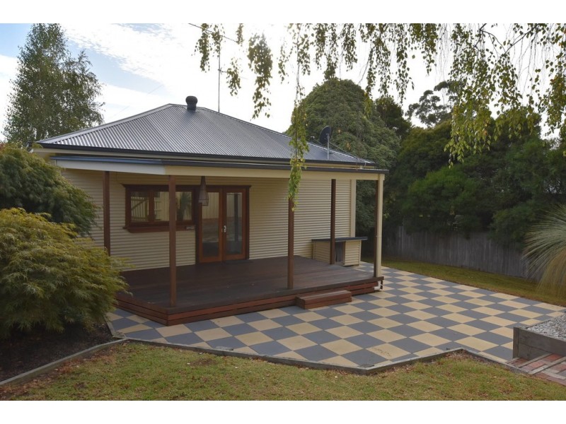 4 Railway Crescent, Moe VIC 3825