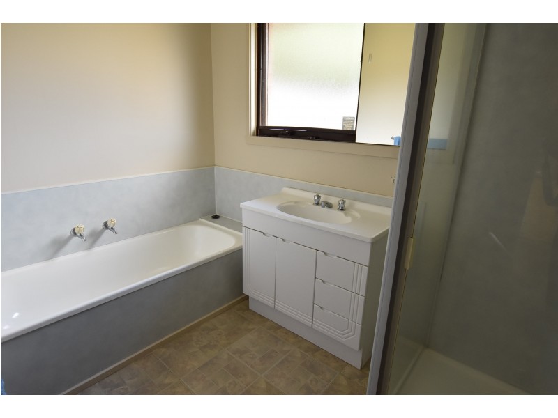 31 Abbott St, Moe VIC 3825