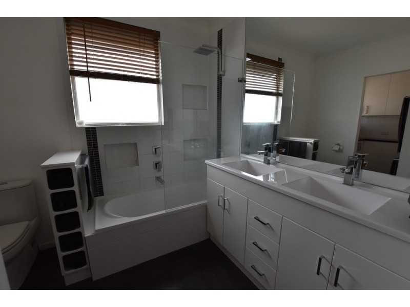 36 Canberra St, Moe VIC 3825