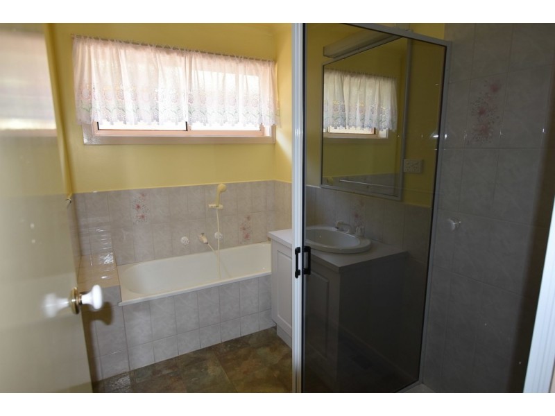 28 Reservoir Road, Moe VIC 3825