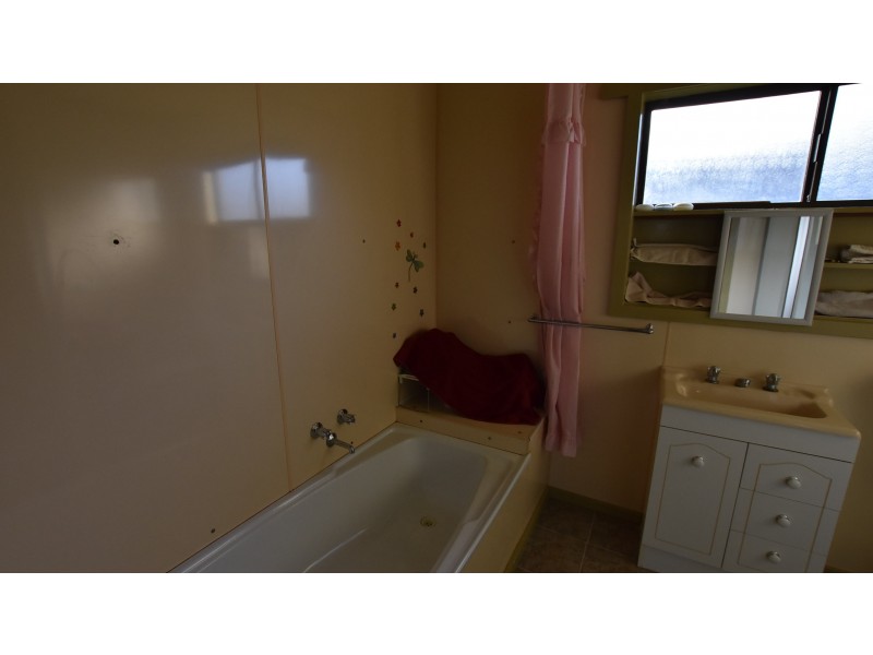 13 Victoria Street, Moe VIC 3825