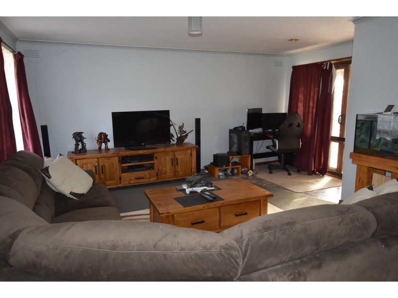 28 Randall Crescent, Moe VIC 3825